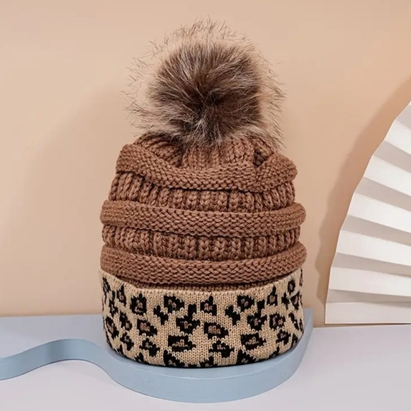 New! Leopard Print Fur Ball Cap - BTQ - Picture 1 of 6
